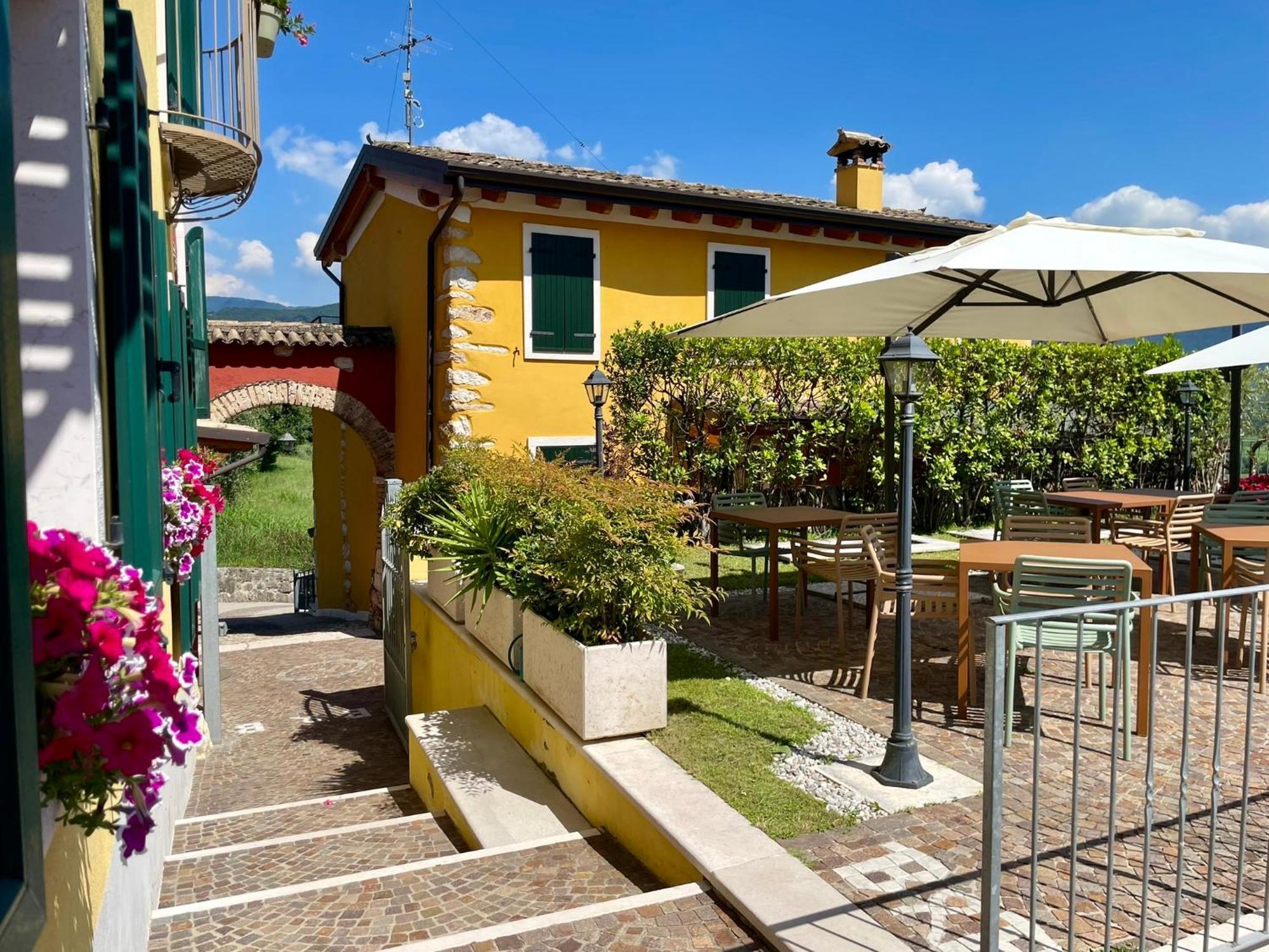 Relais Fontana Rosa B&B Wellness Капріно-Веронезе Екстер'єр фото